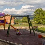 A playground with shade at 1 minute walking distance